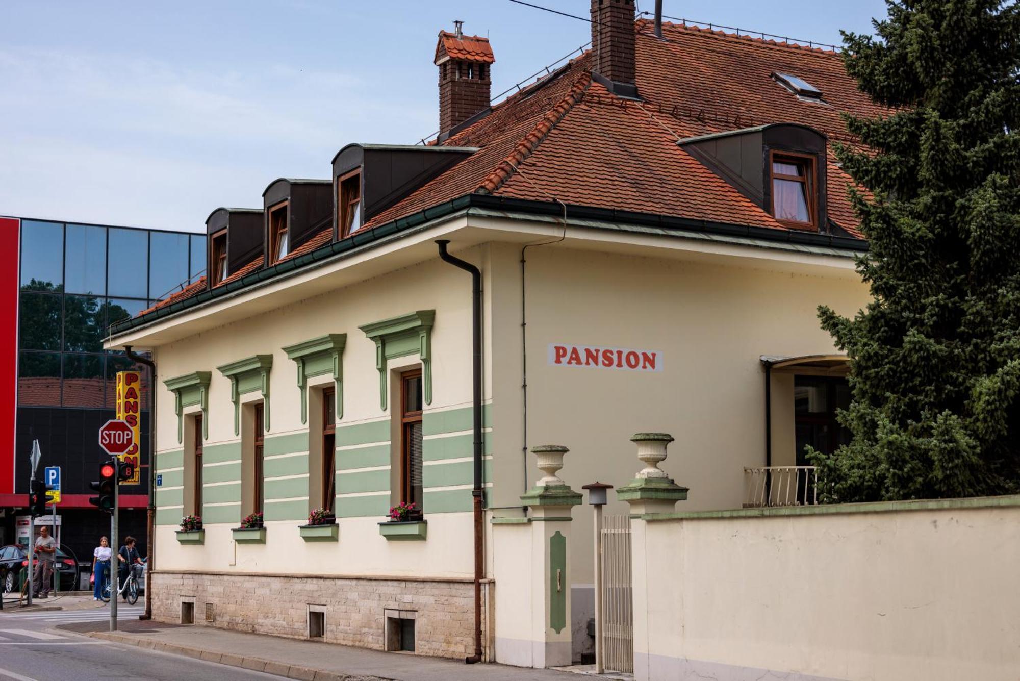 玛尔塔尔瓦拉日丁住宿加早餐旅馆 Varaždin 外观 照片